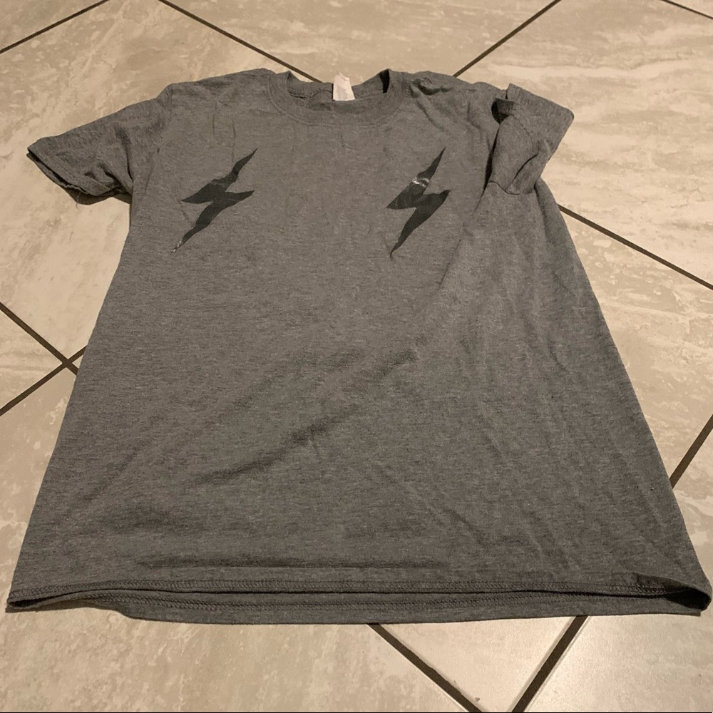 Grey tee